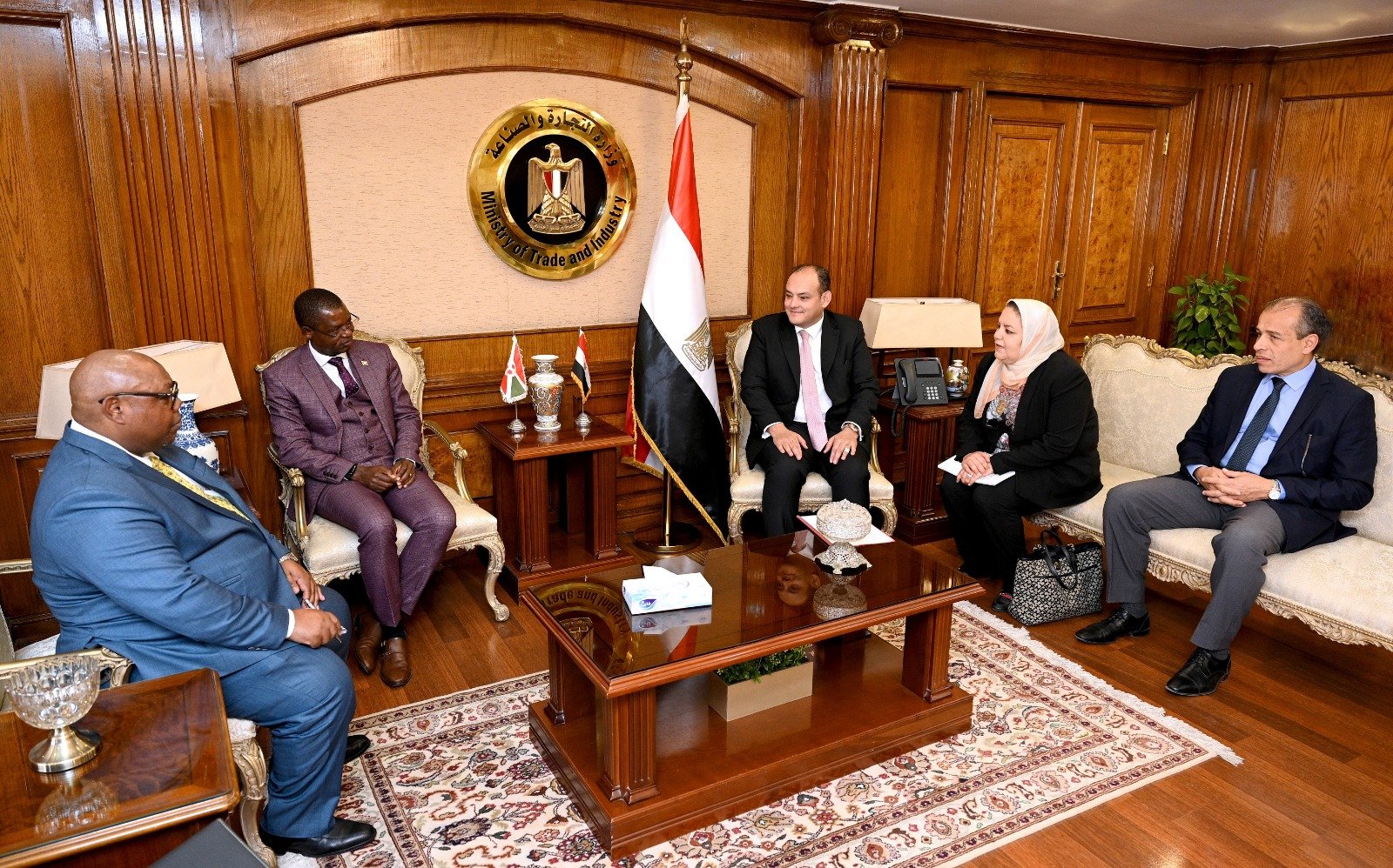 سمير: فرص كبيرة لتعزيز التعاون الاقتصادي مع بوروندي على المستويين الثنائي والقاري سمير: فرص كبيرة لتعزيز التعاون الاقتصادي مع بوروندي على المستويين الثنائي والقاري
