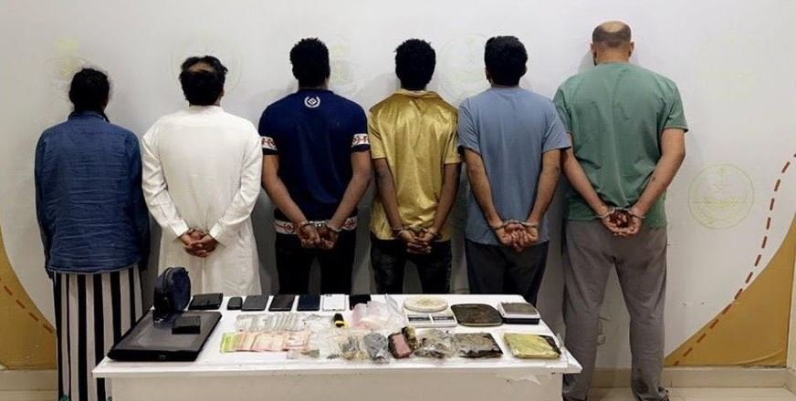 ضبط (6) أشخاص لترويجهم مواد مخدرة وممنوعات بالرياض ضبط (6) أشخاص لترويجهم مواد مخدرة وممنوعات بالرياض