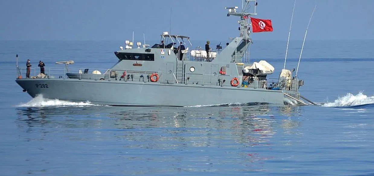 انقاذ 74 مهاجرا غير شرعي من الغرق قبالة السواحل التونسية انقاذ 74 مهاجرا غير شرعي من الغرق قبالة السواحل التونسية