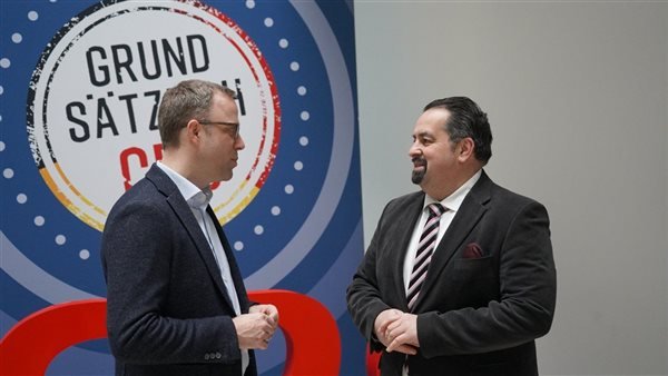 رئيس " الأعلى للمسلمين "في ألمانيا يلتقي أمين الاتحاد الديمقراطي المسيحي رئيس " الأعلى للمسلمين "في ألمانيا يلتقي أمين الاتحاد الديمقراطي المسيحي
