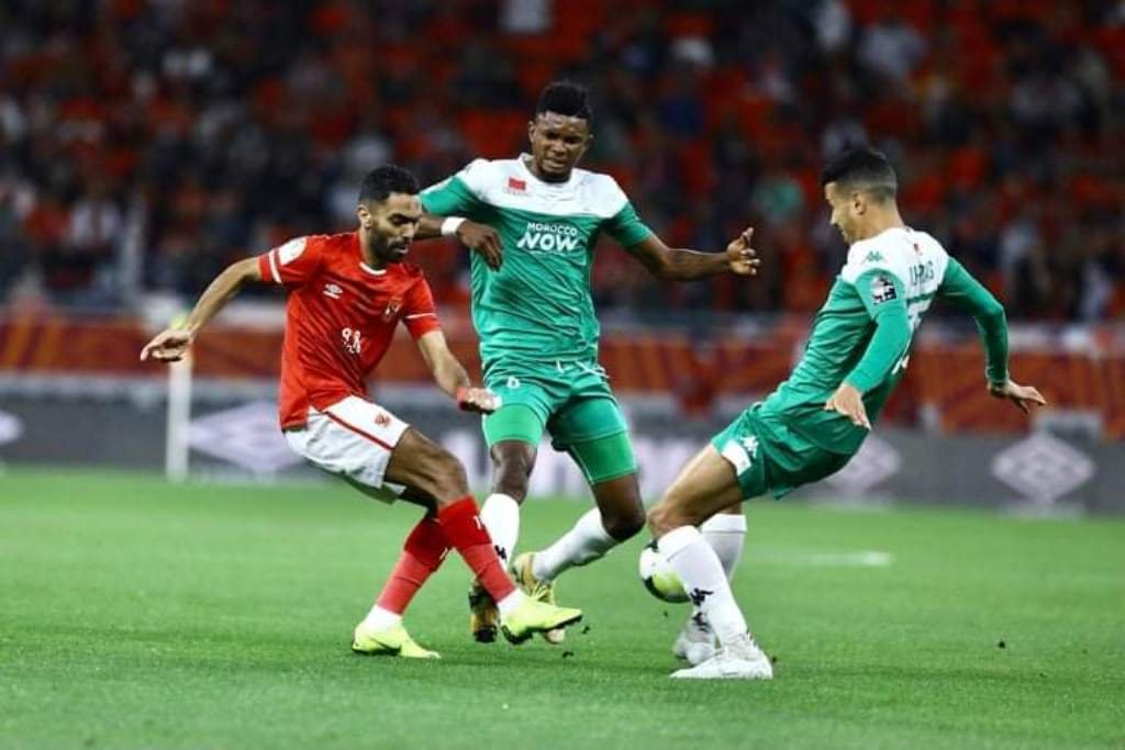الأهلي المصري ينهي شوطه الأول أمام الرجاء المغربي بهدف نظيف الأهلي المصري ينهي شوطه الأول أمام الرجاء المغربي بهدف نظيف