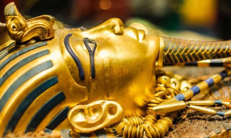 باريس تستضيف اليوم "رمسيس وذهب الفراعنة" باريس تستضيف اليوم "رمسيس وذهب الفراعنة"
