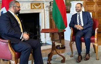 سلطنة عمان وبريطانيا تبحثان عددا من القضايا الإقليمية