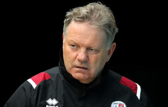 قرار عاجل من الاتحاد الإنجليزي بشأن مدرب كراولي تاون السابق