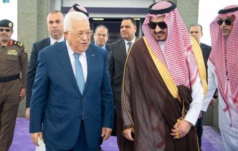 الرئيس أبو مازن يصل إلى جدة تلبية لدعوة رسمية