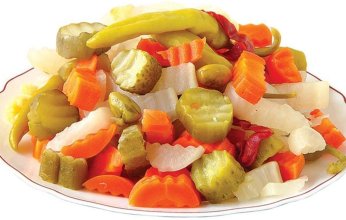 أحترس.. دراسة تكشف خطورة تناول الخضروات المخللة