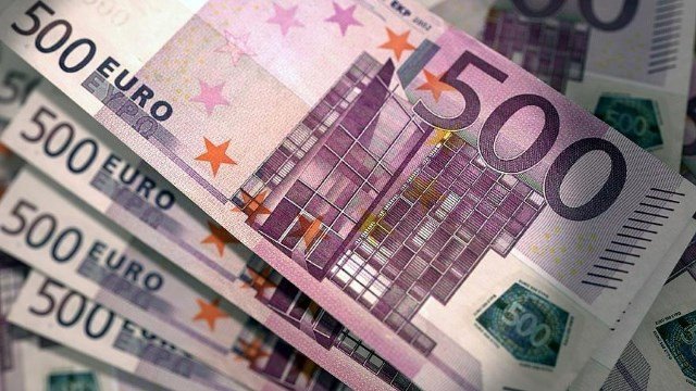 تراجع سعر بيع اليورو إلى 33.79 جنيه بالبنوك المصرية اليوم الخميس تراجع سعر بيع اليورو إلى 33.79 جنيه بالبنوك المصرية اليوم الخميس
