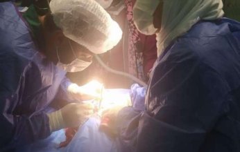 فريق طبي مصري ينجح في إصلاح عيب بالحبل الشوكي لرضيع عمره يوم واحد