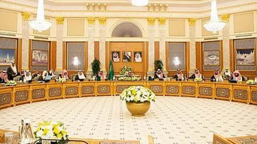 مجلس الوزراء السعودي يناقش مستجدات اتفاق استئناف العلاقات بين المملكة وإيران مجلس الوزراء السعودي يناقش مستجدات اتفاق استئناف العلاقات بين المملكة وإيران