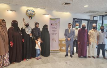تشمل اللاجئين.. سفارة الكويت بماليزيا تواصل حملاتها لتوزيع السلال الغذائية في رمضان