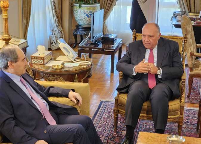 شكري يعقد لقاء ثنائيا مغلقا مع نظيره السوري شكري يعقد لقاء ثنائيا مغلقا مع نظيره السوري