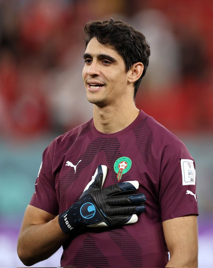 ياسين بونو يرفض الانتقال إلى بايرن ميونخ بعد التألق فى كأس العالم 202 ياسين بونو يرفض الانتقال إلى بايرن ميونخ بعد التألق فى كأس العالم 202