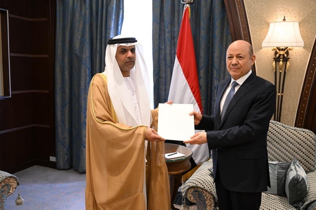 رئيس الإمارات يبعث رسالة خطية لرئيس مجلس القيادة الرئاسي اليمني رئيس الإمارات يبعث رسالة خطية لرئيس مجلس القيادة الرئاسي اليمني
