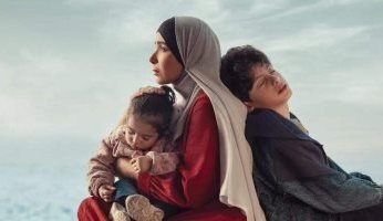 منى زكي في مواجهة الجمهور والنقاد بسبب بوستر « تحت الوصاية»