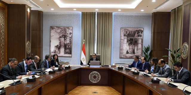 «مدبولي» يبحث مع رئيس هيئة الاستثمار مقترحات تيسير الإجراءات وجذب رؤوس الأموال لمصر «مدبولي» يبحث مع رئيس هيئة الاستثمار مقترحات تيسير الإجراءات وجذب رؤوس الأموال لمصر