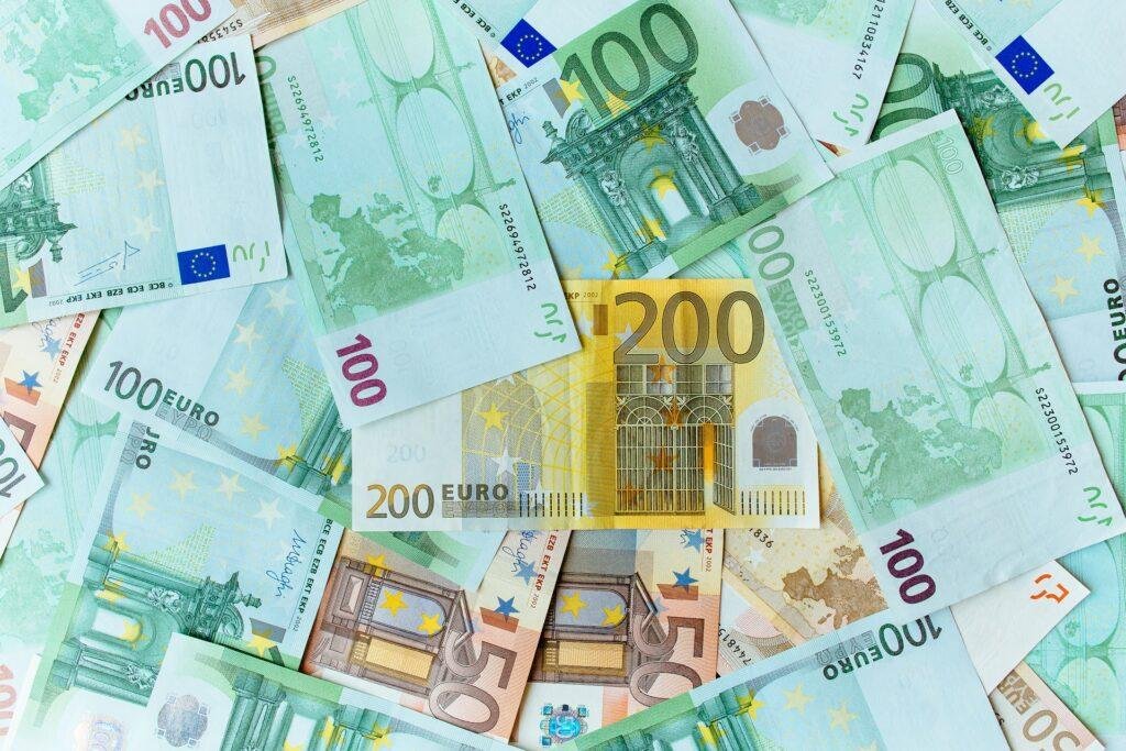 تعرف على سعر اليورو مقابل الجنيه في مصر اليوم الأحد 09 أبريل 2023 تعرف على سعر اليورو مقابل الجنيه في مصر اليوم الأحد 09 أبريل 2023