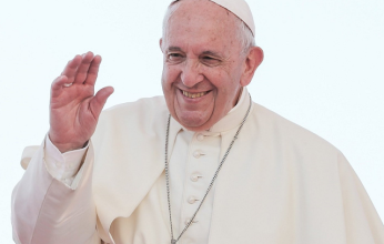 البابا فرنسيس يدعو لفتح مسارات آمنة وقانونية للمهاجرين أوروبيًا