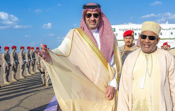 لزيارة المسجد النبوي.. رئيس جمهورية القمر المتحدة يصل المدينة المنورة