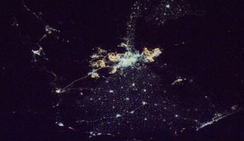 علماء يكتشفون تفاصيل 5 موجات راديو سريعة جديدة