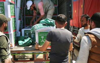 "سلمان للإغاثة" يواصل توزيع المساعدات الغذائية والإيوائية لمتضرري الزلزال في محافظة إدلب