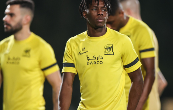 إيقاف زكريا هوساوي لاعب الاتحاد السعودي 6 مباريات وغرامة 60 ألف ريال