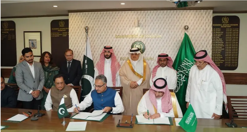 السعودية تقرض باكستان 240 مليون دولار لتمويل مشروع سد مهمند للطاقة الكهرومائية السعودية تقرض باكستان 240 مليون دولار لتمويل مشروع سد مهمند للطاقة الكهرومائية