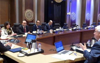 مدبولي يتابع مع وزير التعليم العالي موقف الطلاب المصريين الدارسين بالجامعات السودانية