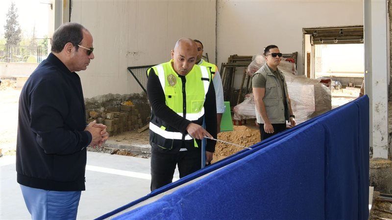 الرئيس المصري يتفقد إنشاء عدد من الأسواق فى نطاق القاهرة الرئيس المصري يتفقد إنشاء عدد من الأسواق فى نطاق القاهرة