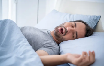 الشخير أثناء النوم يؤدي إلى مرض خطير.. فما هو؟