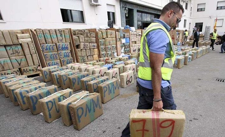 المغرب تحبط محاولة تهريب دولية لأكثر من 5.4 أطنان من مخدر الحشيش المغرب تحبط محاولة تهريب دولية لأكثر من 5.4 أطنان من مخدر الحشيش