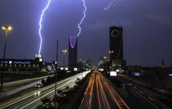 هطول أمطار متوسطة إلى غزيرة على الرياض