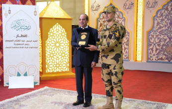 الرئيس المصري يكرم عددا من أبطال القوات المسلحة