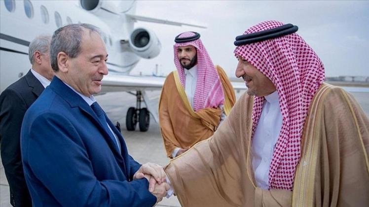 وصول وزير خارجية النظام السوري إلى جدة وصول وزير خارجية النظام السوري إلى جدة