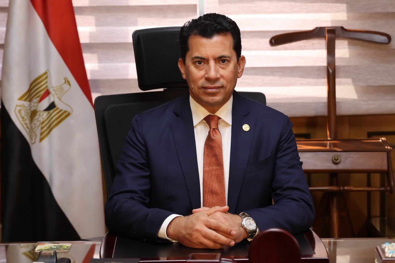 وزير الشباب والرياضة المصري يصدر قرارًا بتغيير بعض قيادات الوزارة وزير الشباب والرياضة المصري يصدر قرارًا بتغيير بعض قيادات الوزارة