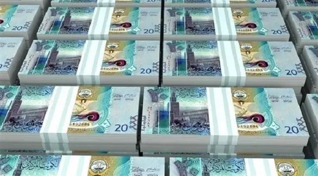هبوط سعر بيع الدينار الكويتي إلى 100.88 جنيه اليوم هبوط سعر بيع الدينار الكويتي إلى 100.88 جنيه اليوم