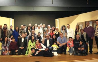 الفنان محمد صبحي يقيم إفطارًا لفرقته وأبطال مسرحية «عيلة اتعمل لها بلوك»