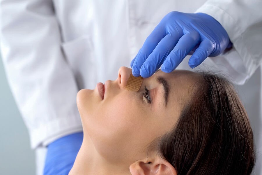 خمس عمليات تجميل خرجت عن الموضة بعد سنوات من الانتشار خمس عمليات تجميل خرجت عن الموضة بعد سنوات من الانتشار