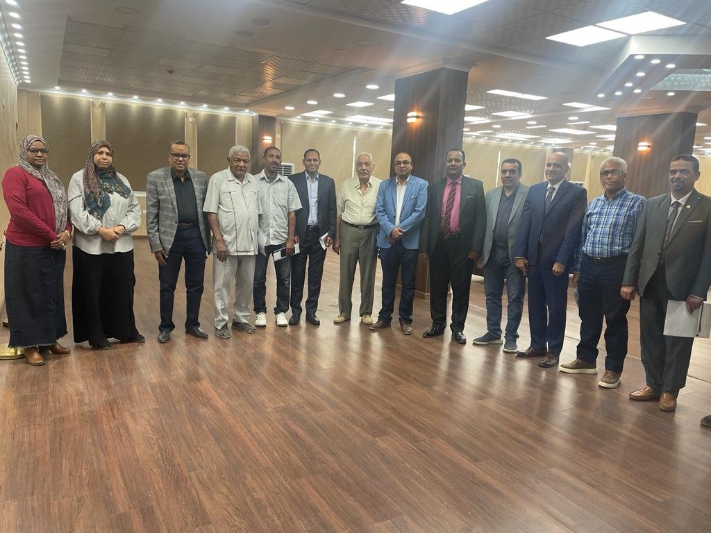 مجلس شئون التعليم والطلاب بجامعة أسوان بمصر يناقش الاعداد المقترح قبولها بالكليات ويشيد بالزيارات الميدانية للمشروعات القومية مجلس شئون التعليم والطلاب بجامعة أسوان بمصر يناقش الاعداد المقترح قبولها بالكليات ويشيد بالزيارات الميدانية للمشروعات القومية