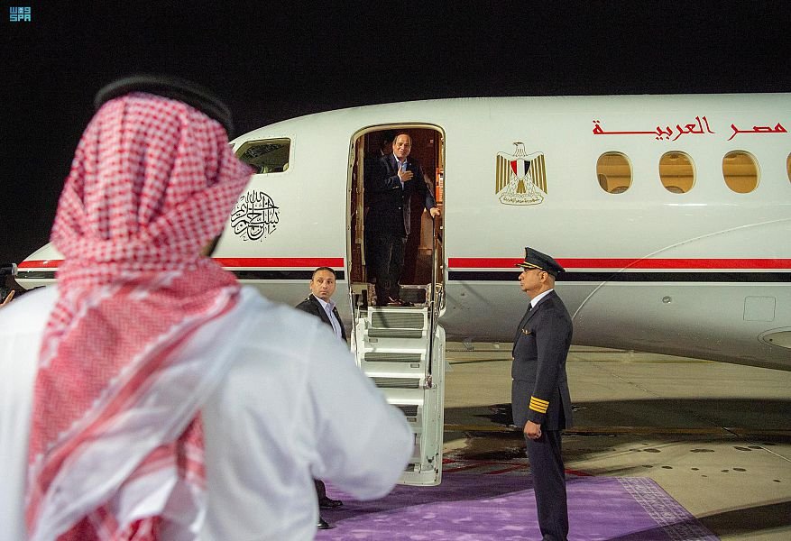 الرئيس المصري يغادر جدة الرئيس المصري يغادر جدة