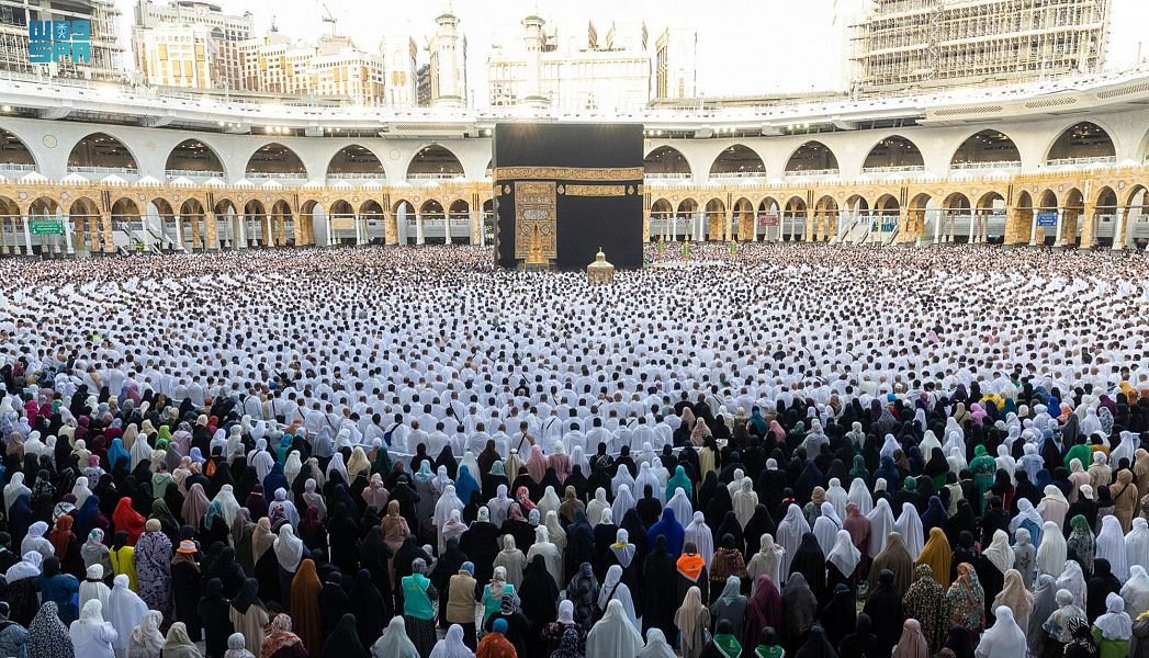 السعودية.. .ملايين المسلمين يؤدون صلاة عيد الفطر بجميع مناطق المملكة السعودية.. .ملايين المسلمين يؤدون صلاة عيد الفطر بجميع مناطق المملكة