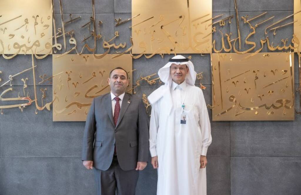 وزير الطاقة السعودي يناقش مع نظيره العراقي تطورات مشروع الربط الكهربائي بين البلدين وزير الطاقة السعودي يناقش مع نظيره العراقي تطورات مشروع الربط الكهربائي بين البلدين
