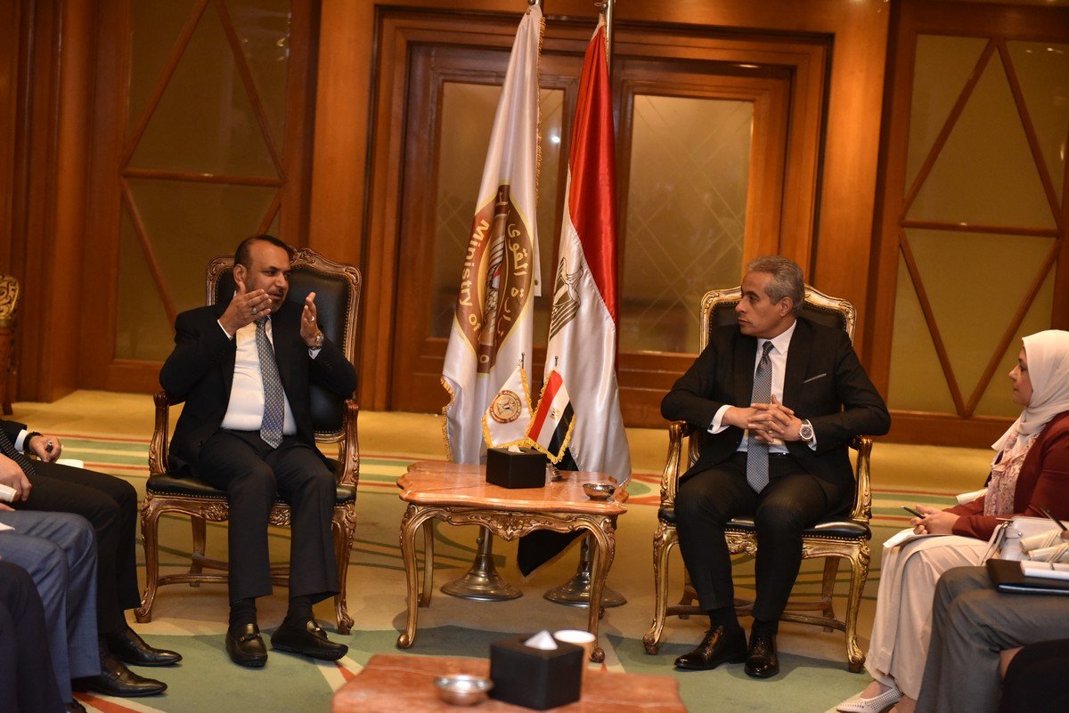 وزير القوى العاملة المصري يلتقي بنظيره العراقي لتعزيز التعاون.. وبحث ملف "المعاشات التقاعدية" وزير القوى العاملة المصري يلتقي بنظيره العراقي لتعزيز التعاون.. وبحث ملف "المعاشات التقاعدية"