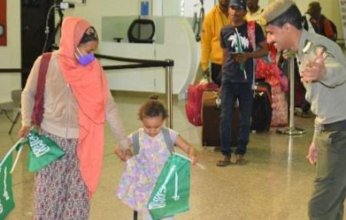 الجوازات السعودية تواصل إنهاء إجراءات دخول المواطنين ورعايا الدول الشقيقة والصديقة القادمين من السودان