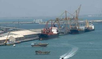 مصر تعلن إغلاق موانئ السويس والزيتيات لسوء الأحوال الجوية