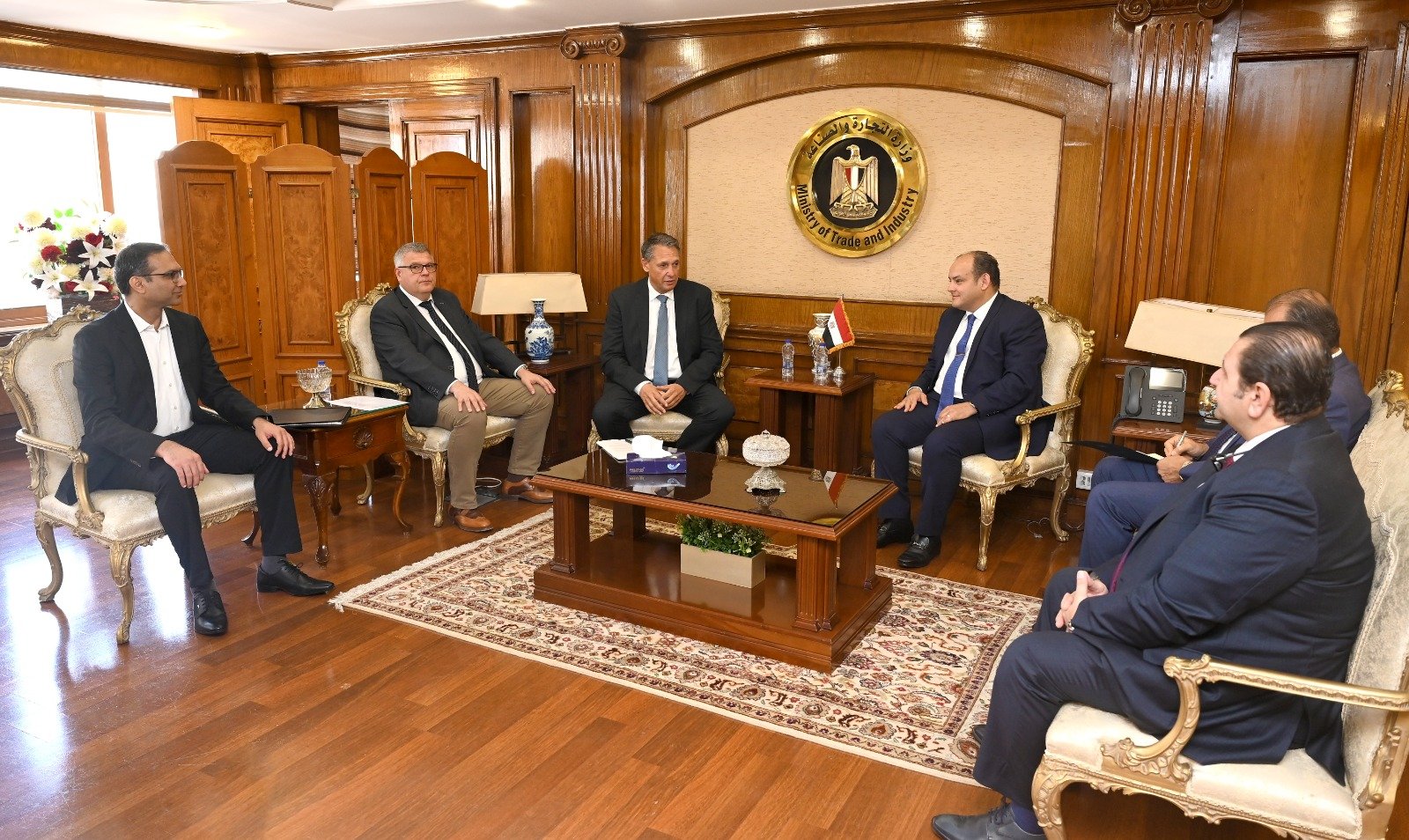 أحمد سمير: الحكومة حريصة على تشجيع شركات السيارات العالمية للاستثمار في السوق المصري والمساهمة في توطين صناعة السيارات أحمد سمير: الحكومة حريصة على تشجيع شركات السيارات العالمية للاستثمار في السوق المصري والمساهمة في توطين صناعة السيارات
