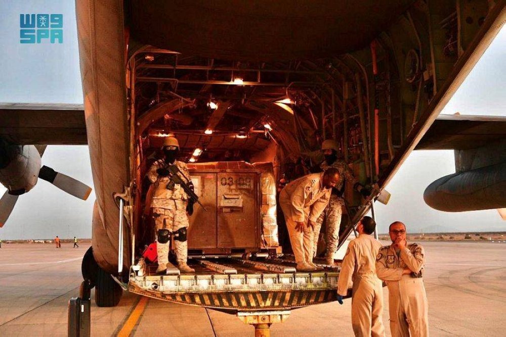 وصول الطائرة الإغاثية الثانية ضمن الجسر الجوي السعودي لمساعدة الشعب السوداني وصول الطائرة الإغاثية الثانية ضمن الجسر الجوي السعودي لمساعدة الشعب السوداني