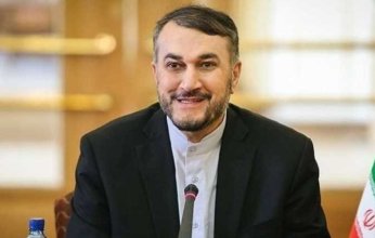 وزير الخارجية الإيراني: طهران ترحب بتطوير العلاقات مع القاهرة