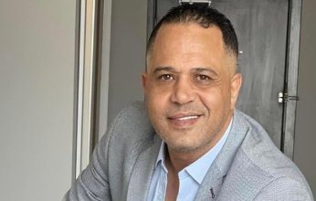 انهيار خطيبة الفنان الراحل مصطفى درويش في جنازته