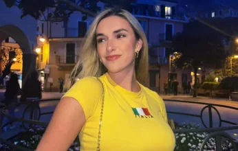 بالصور.. .كايلا سيمونز نجمة كرة الطائرة الأمريكية تقوم بجولة أوروبية