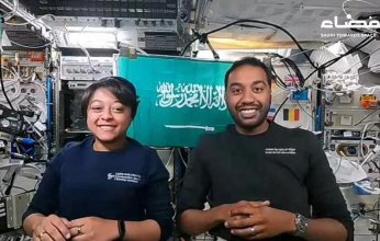 رائدا الفضاء السعوديان يجريان تجربة تعليمية عن «انتشار الألوان السائلة» مع طلاب المدارس بالمملكة عبر الأقمار الاصطناعية